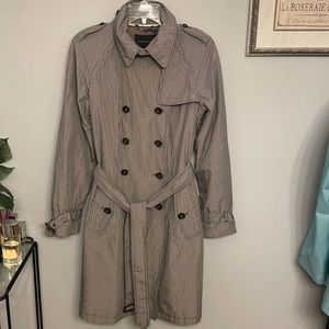 Banana Republic Water-Resistant Trench Coat Gray size L